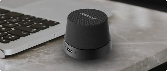 Tech stop MOMAX 1-Vibe Go magnetic wireless speaker and phone stand with IPX6 waterproof protection, shown in the image.
